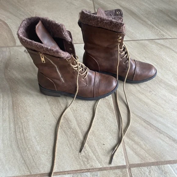 Combat boot. - Picture 2 of 3